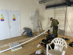 06/03/2025 The floor is complete in the meeting room, with the skirting boards and architraves being installed.