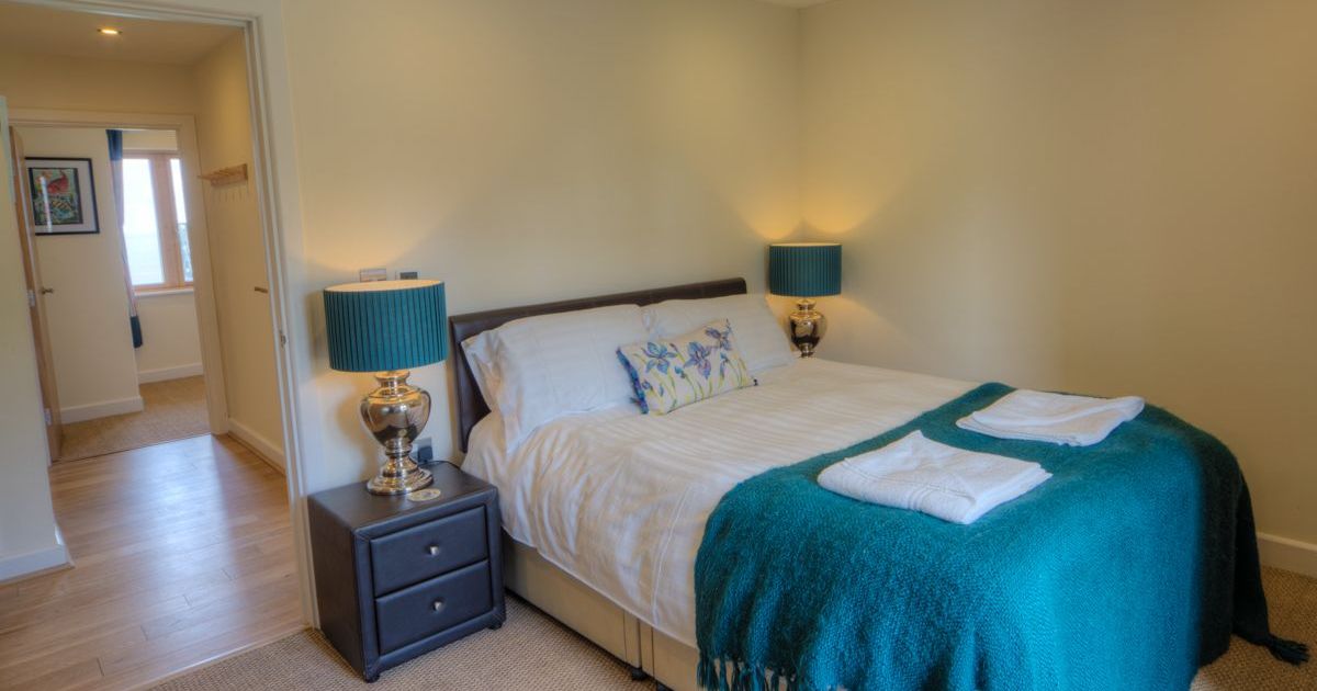 Cozy bedroom with teal accents and bedside lamps