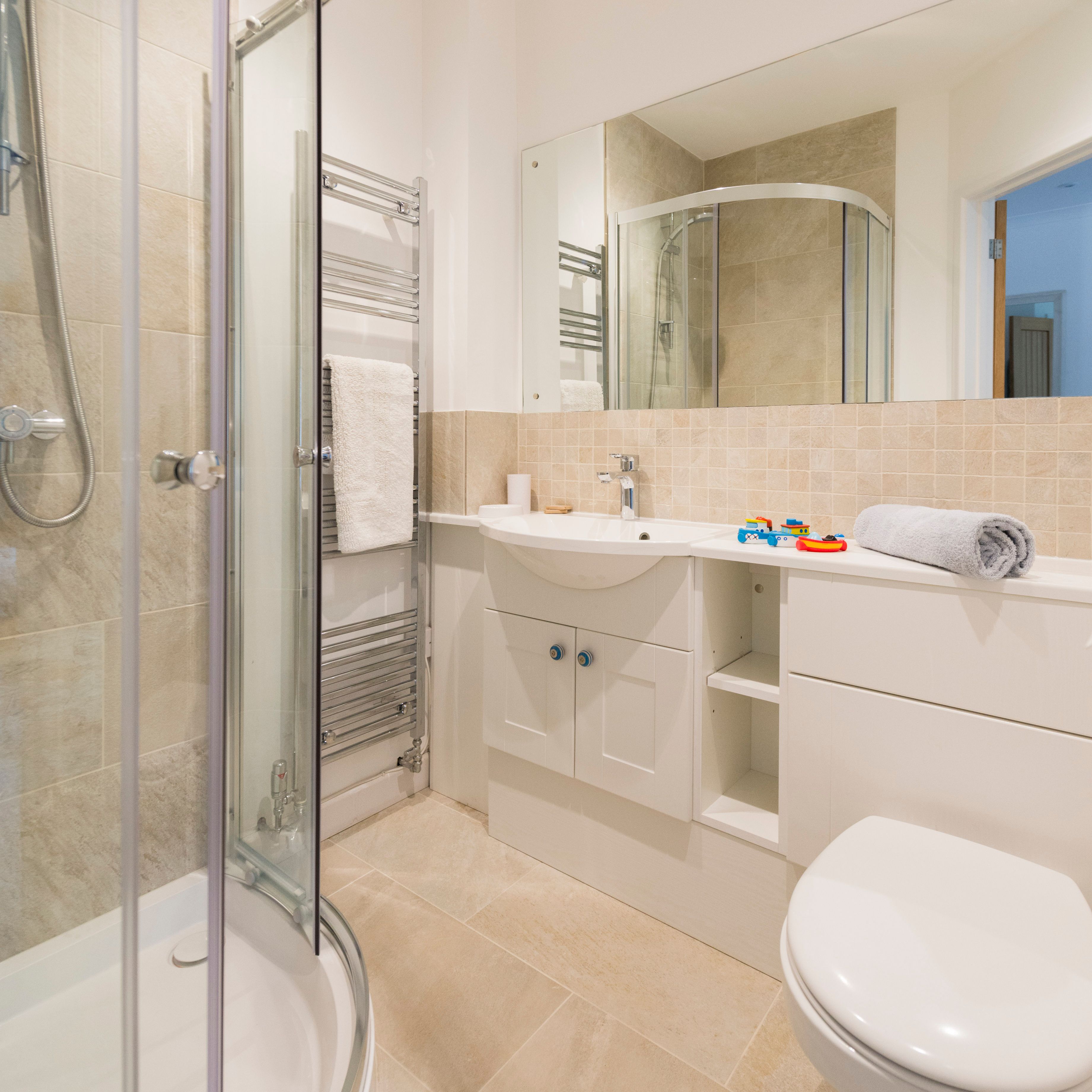 ManorHouseBunkBathroom2