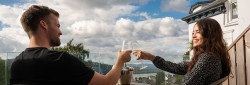 couple-having-drinks-on-blacony-the-ro-hotel
