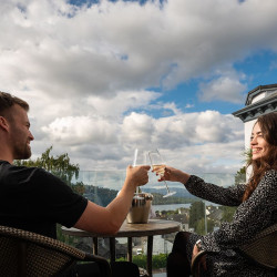 couple-having-drinks-on-blacony-the-ro-hotel