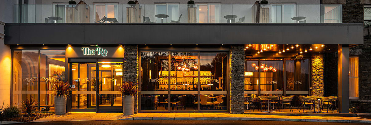 the-ro-hotel-exterior-at-night