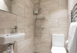 snug-bathroom