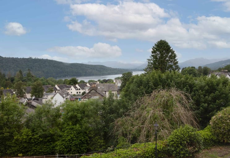 super-lake-view-room-window-view