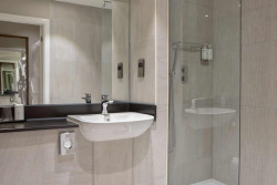 super-lake-view-balcony-bathroom