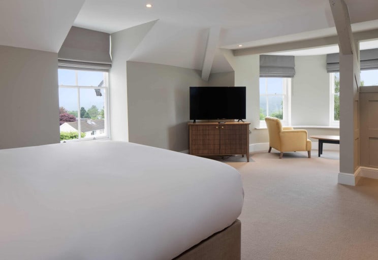 the-ro-suite-bedroom-tv