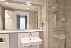 super-lake-view-bathroom