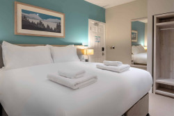 family-lake-view-bedroom