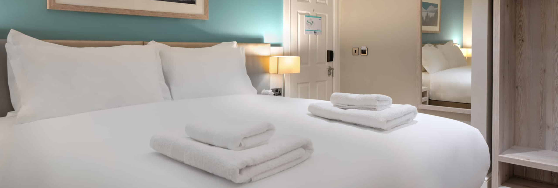 family-lake-view-bedroom