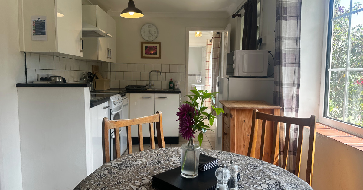 Gweal Cottage Kitchen and Dining Area
