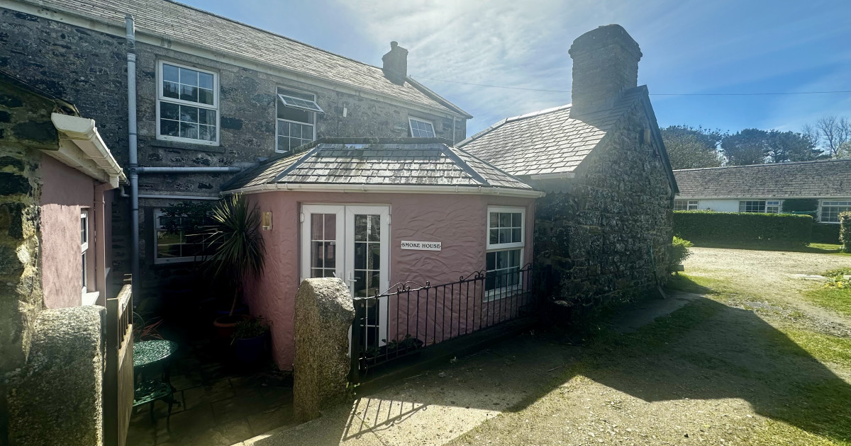 Smoke House exterior - Trenance Farm Cottages