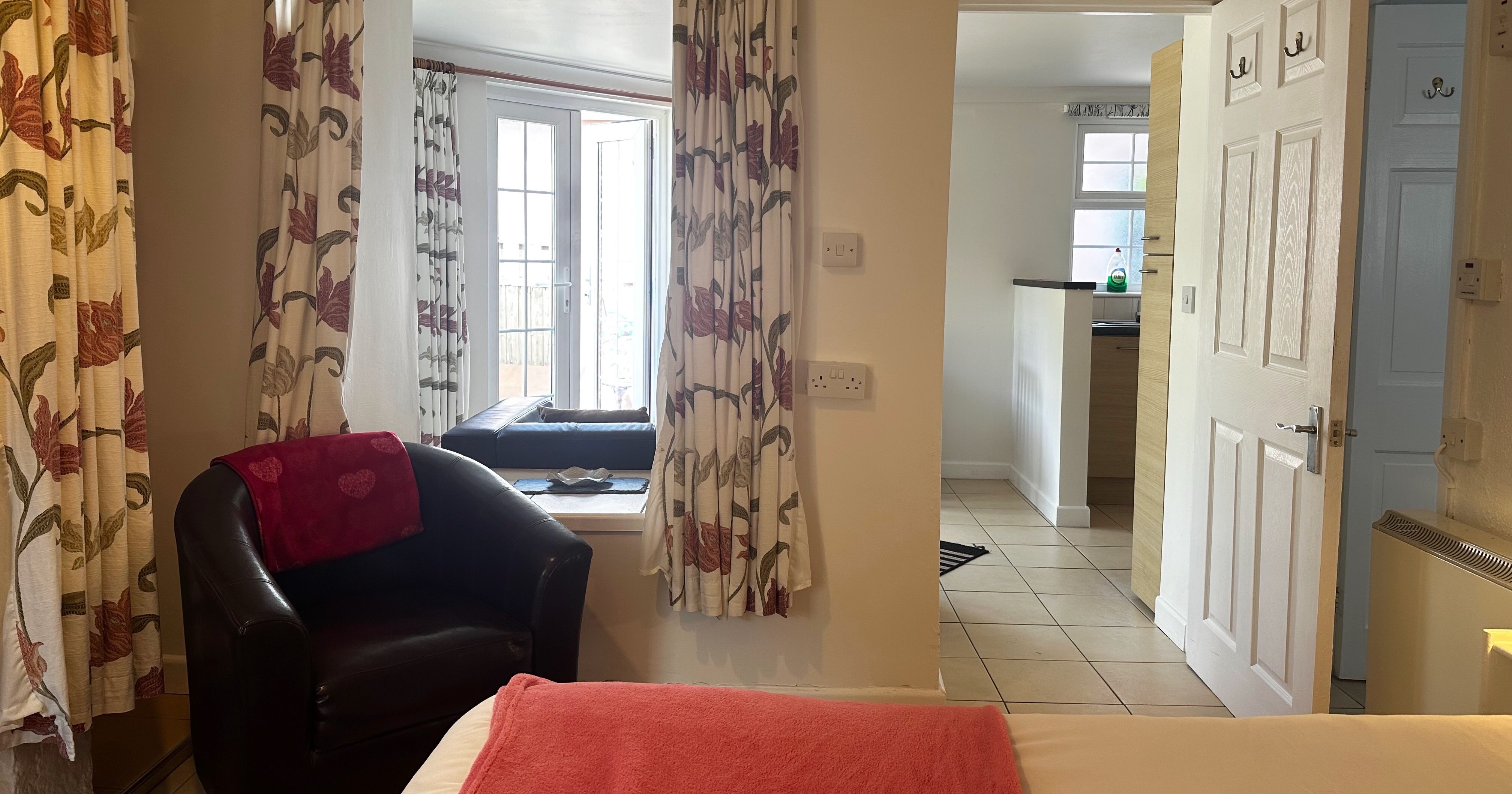 Smoke House Cottage bedroom