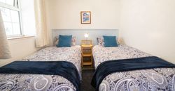 Gweal Cottage - Twin Bedroom