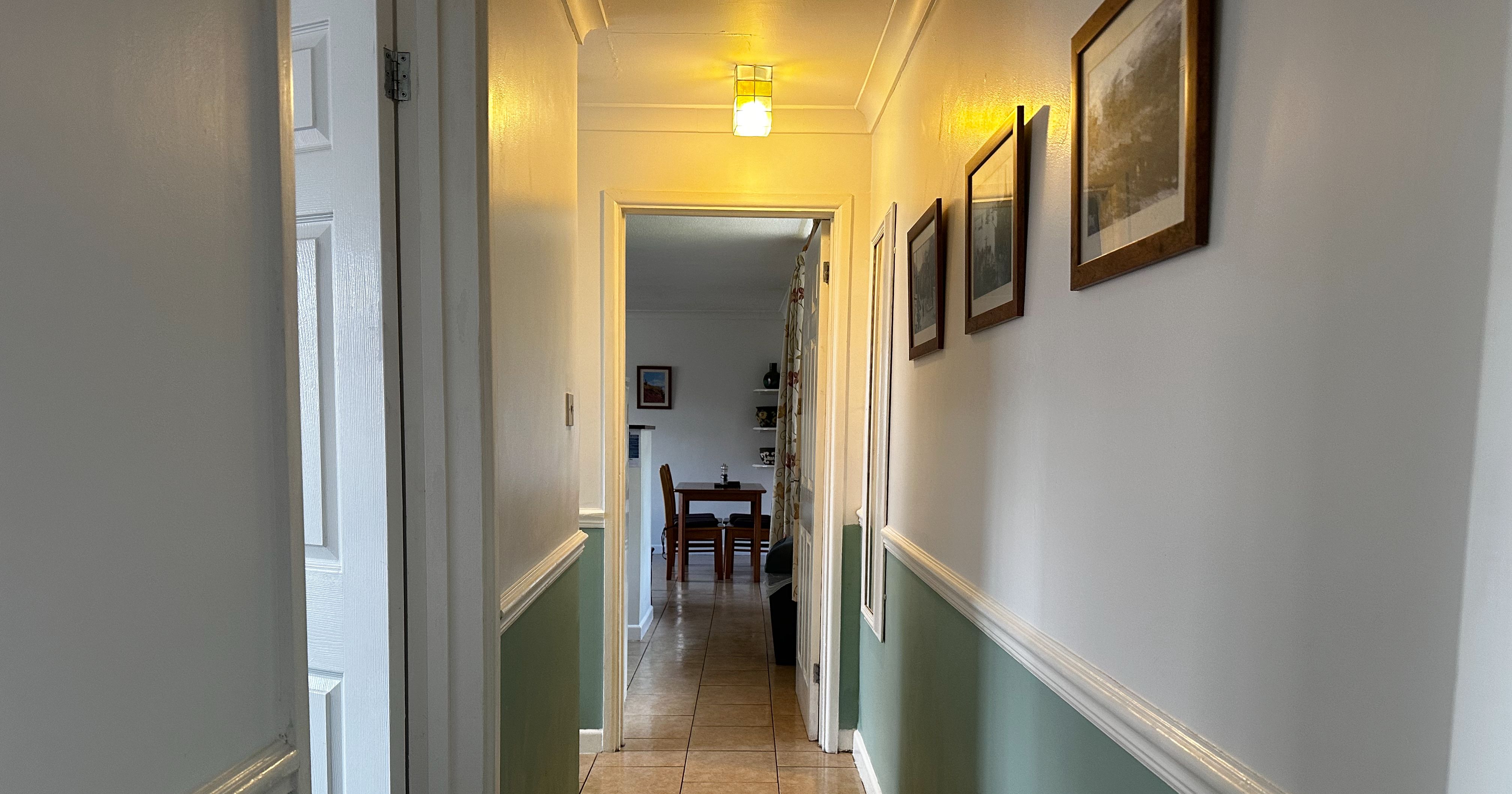 Stable Cottage - Hallway