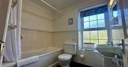 Granary Cottage - Upstairs Bathroom