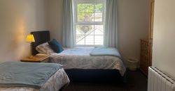 Granary Cottage - Twin Bedroom