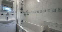 Barn Cottage - Bathroom