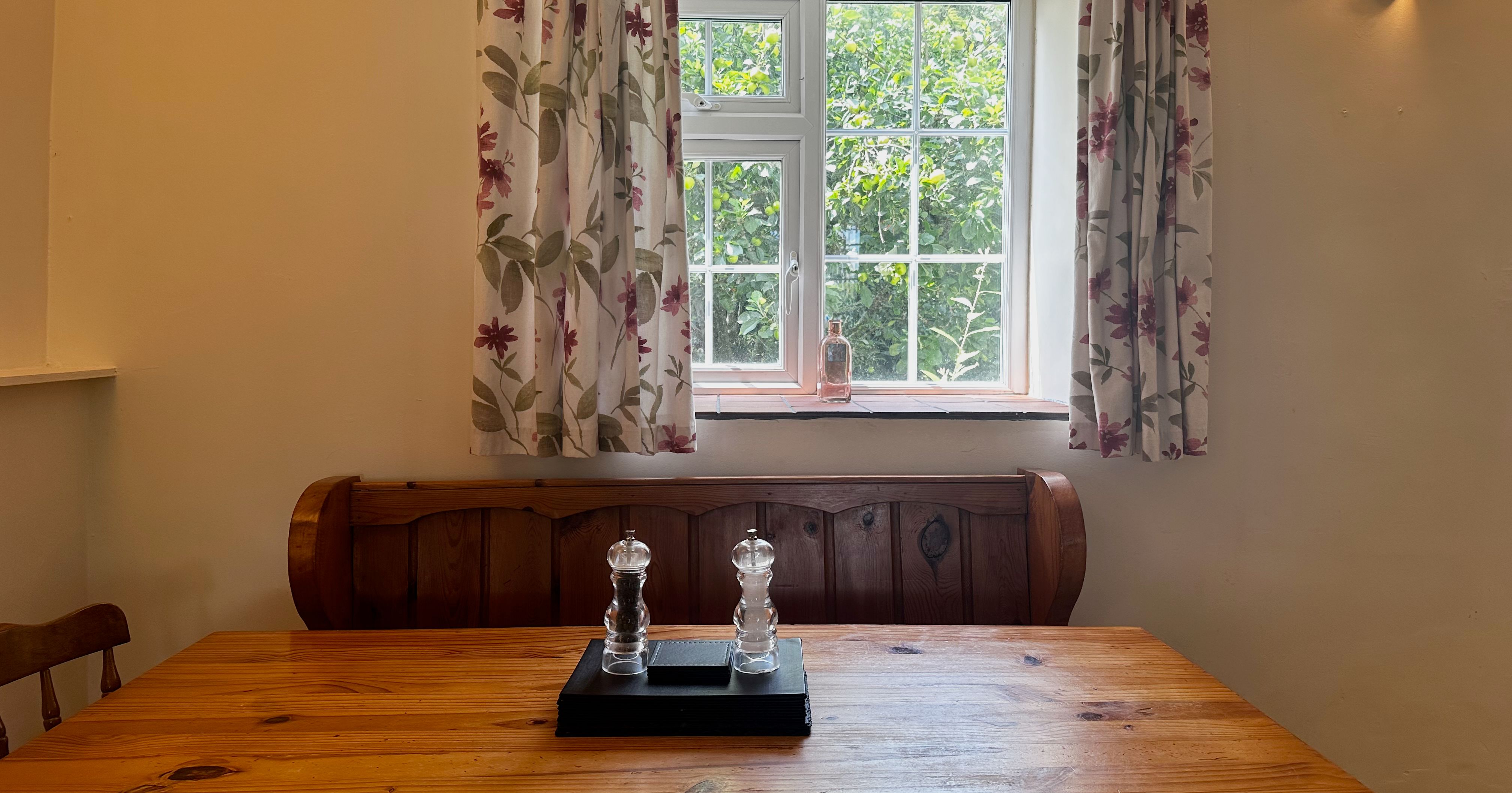 Barn Cottage - Dining Table