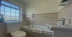 Byre Cottage - Bathroom