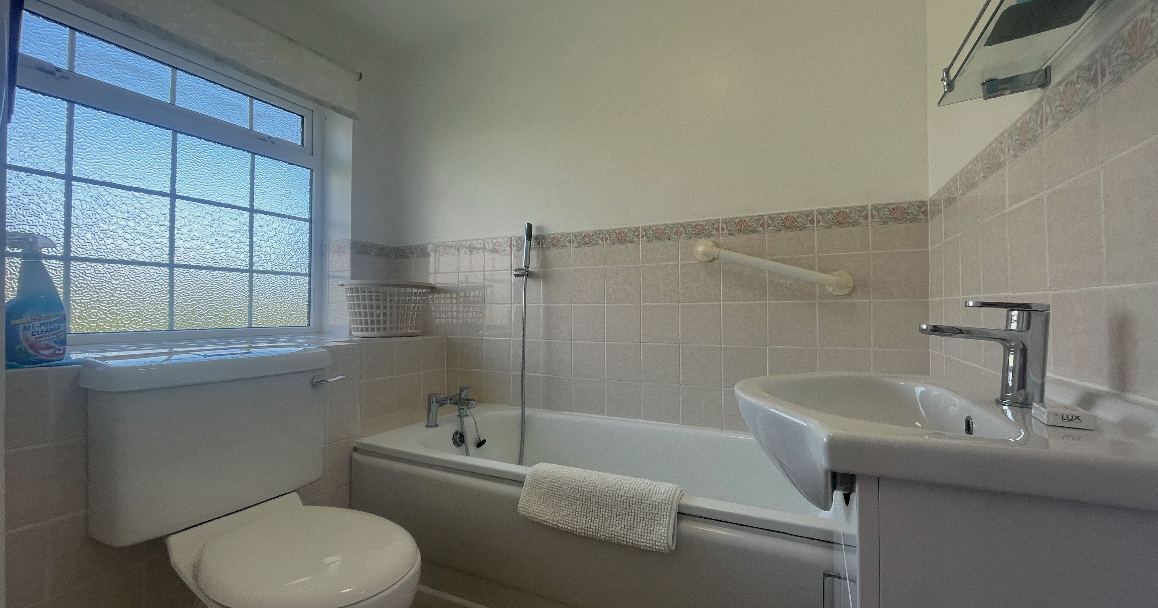 Byre Cottage - Bathroom
