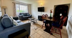 Loft Cottage - open plan living area