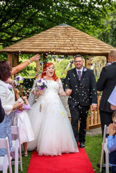 Lauren Spinks - Outdoor ceremony confetti