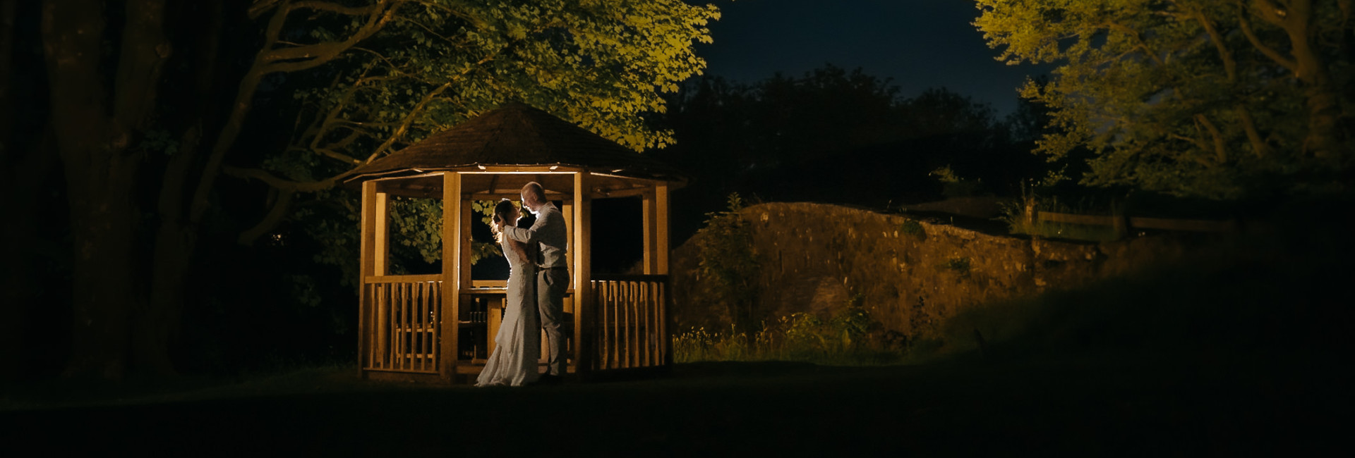 Two bridges Wedding, Couple in Pergola