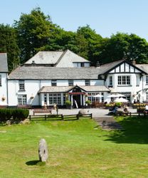 Two Bridges Hotel front view