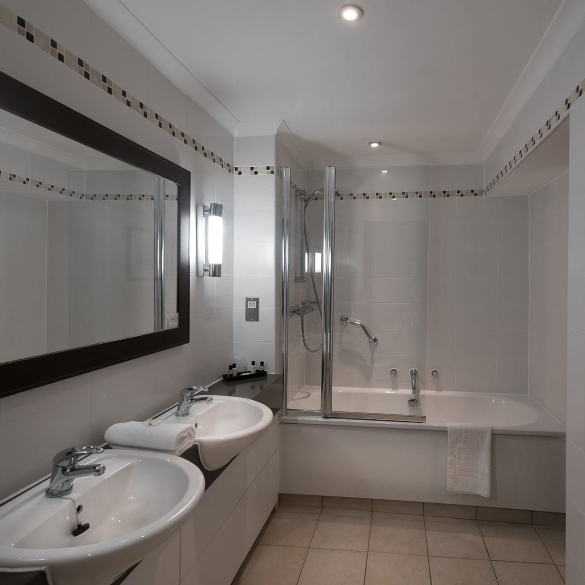 Weatheroak Bridal Suite Bathroom