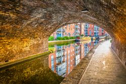 Canal Tunnel - Westmead Hotel