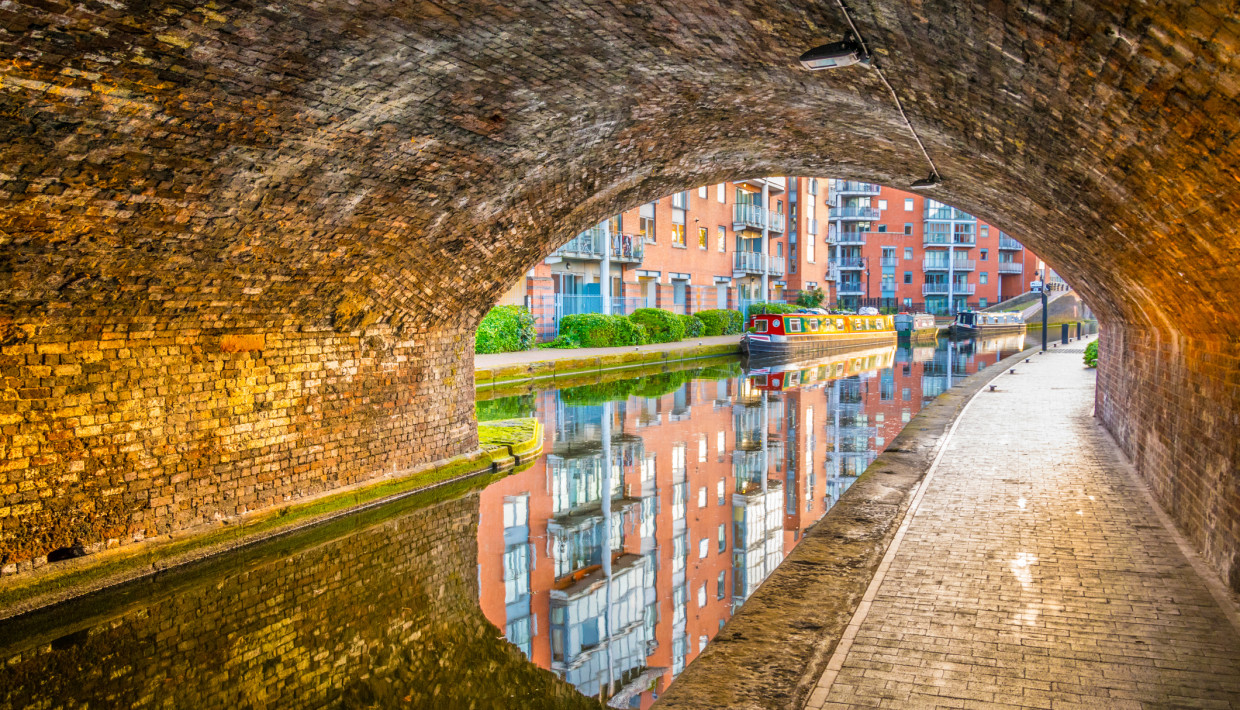 Canal Tunnel - Westmead Hotel