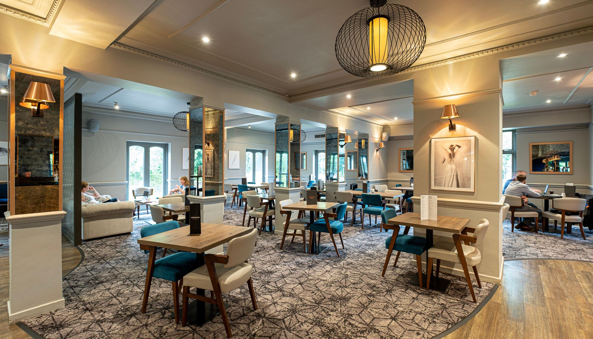 Lounge Bar Seating Area (1)