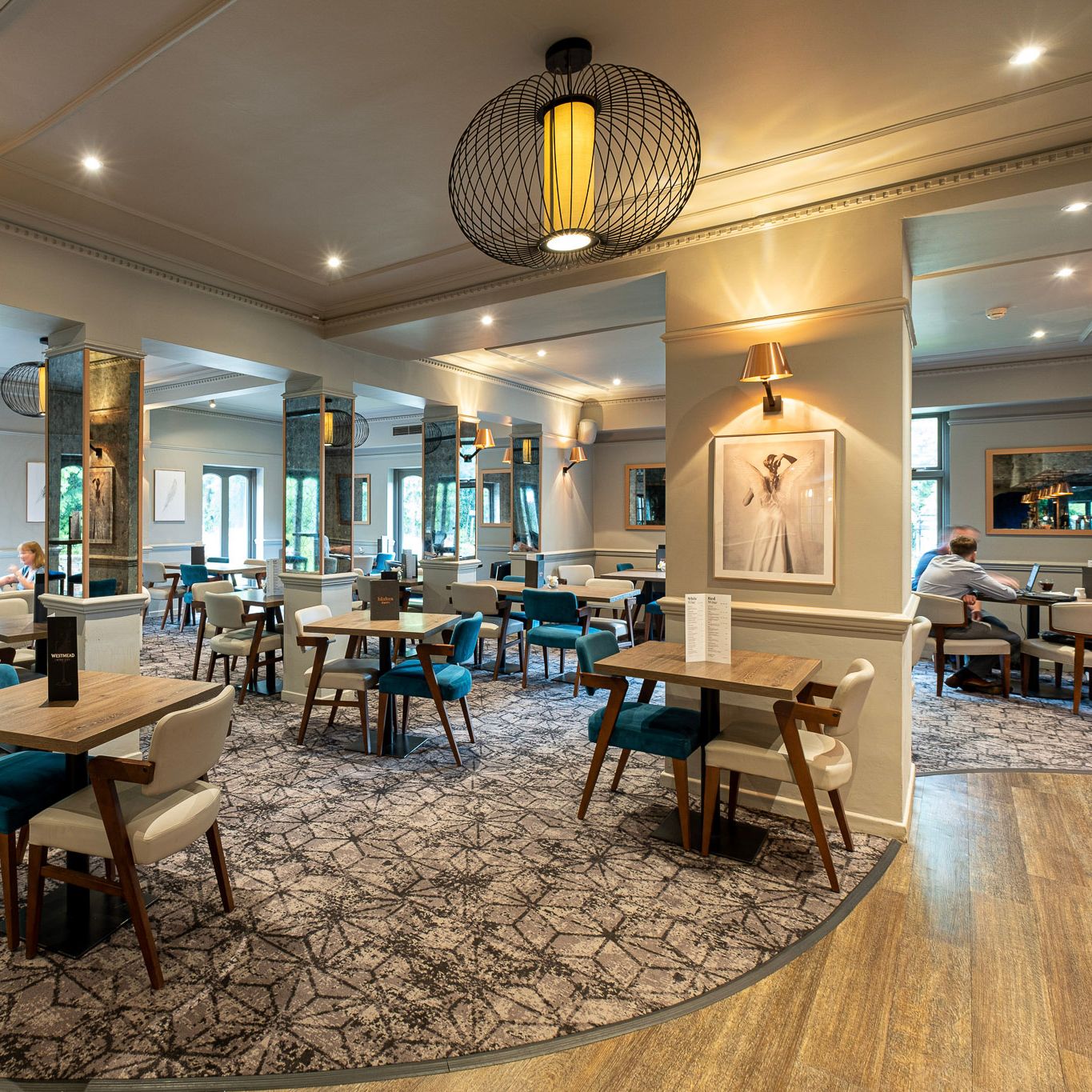 Lounge Bar Seating Area (1)