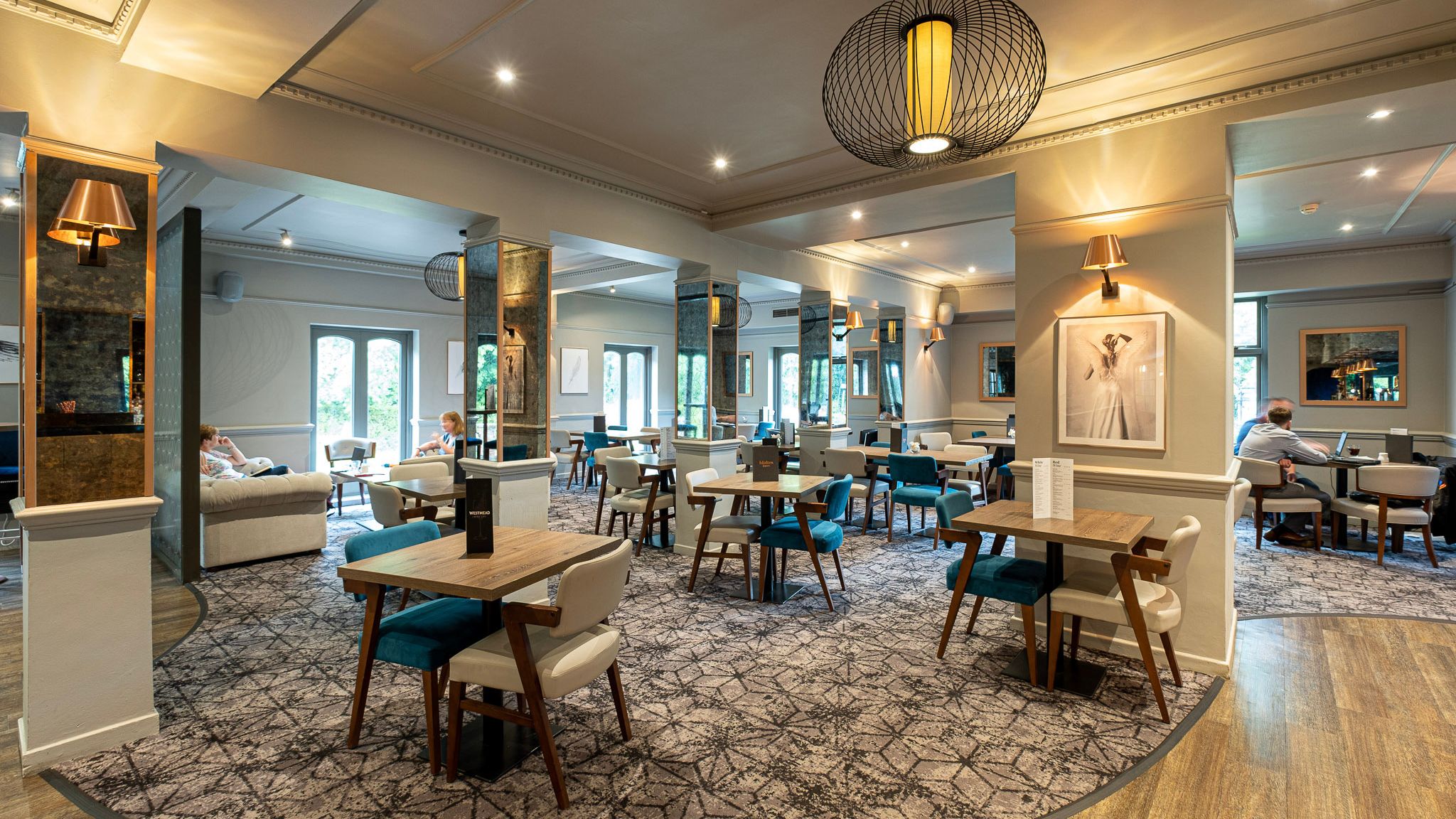 Lounge Bar Seating Area (1)