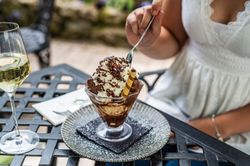 Chocolate ice cream sundae