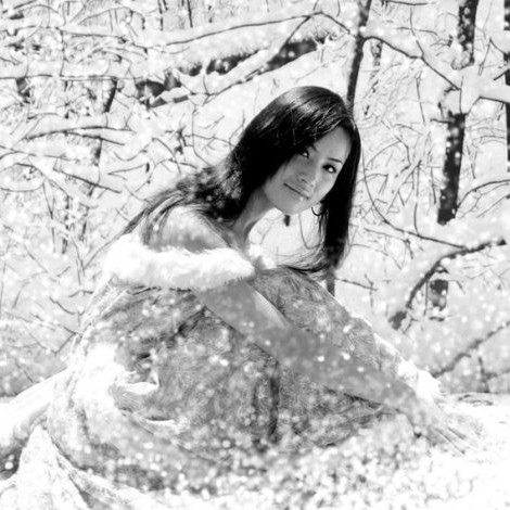 Winter wedding bride in snow