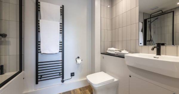 Family Room - Room 14 - Bathroom