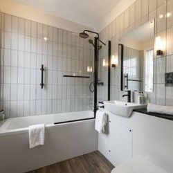 Family Room - Room 6 - Bathroom