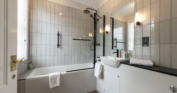 Family Room - Room 6 - Bathroom