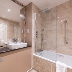 2.3.1 Comfy Twin - bathroom