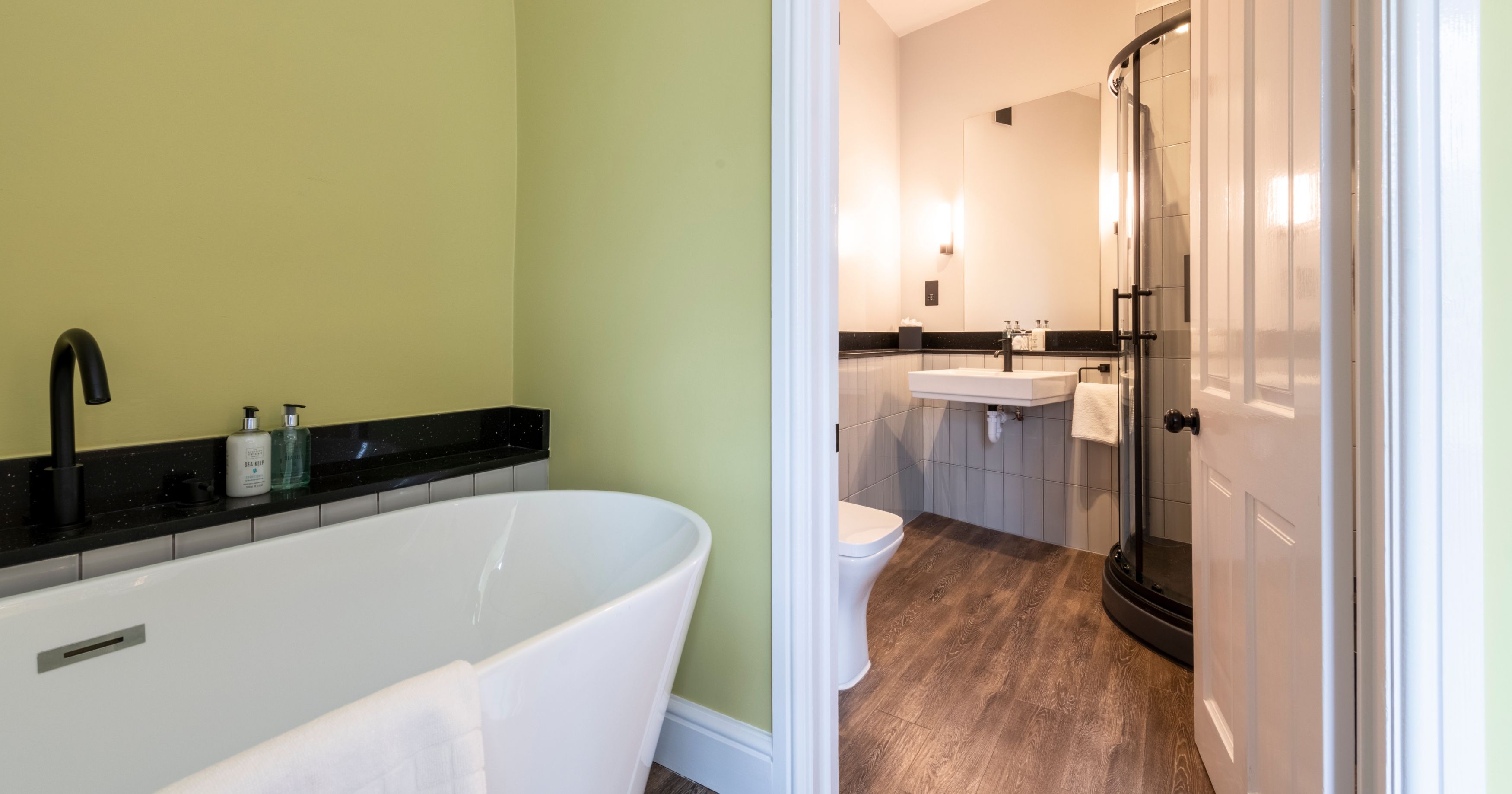 4.3 Normaton Studio Suite - bathroom