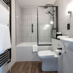 5. 2 Hambleton Studio Suite - bathroom