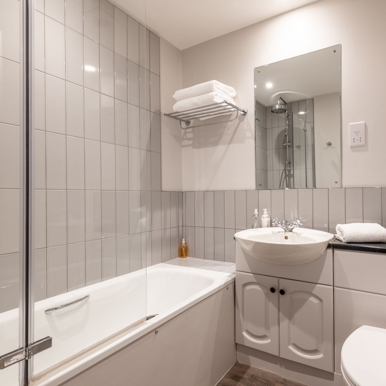 Room 12 - Cosy King - Bathroom