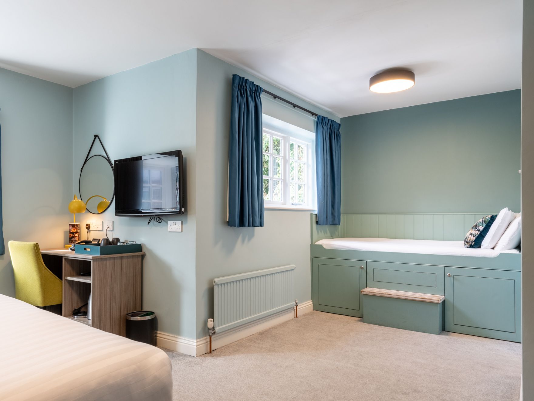 Room 14 - Rutland Family Room - day bed & super king bed