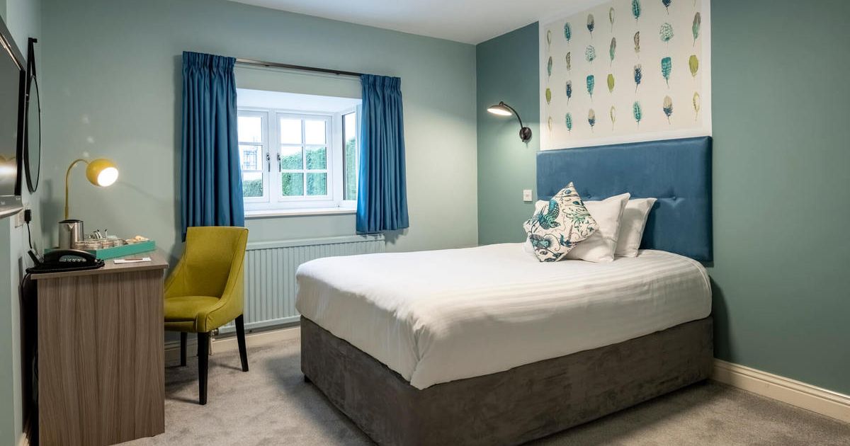 Cosy Bedroom with 4ft bed