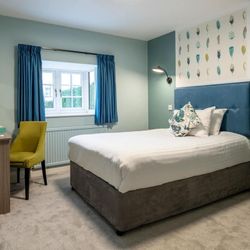 Cosy Bedroom with 4ft bed