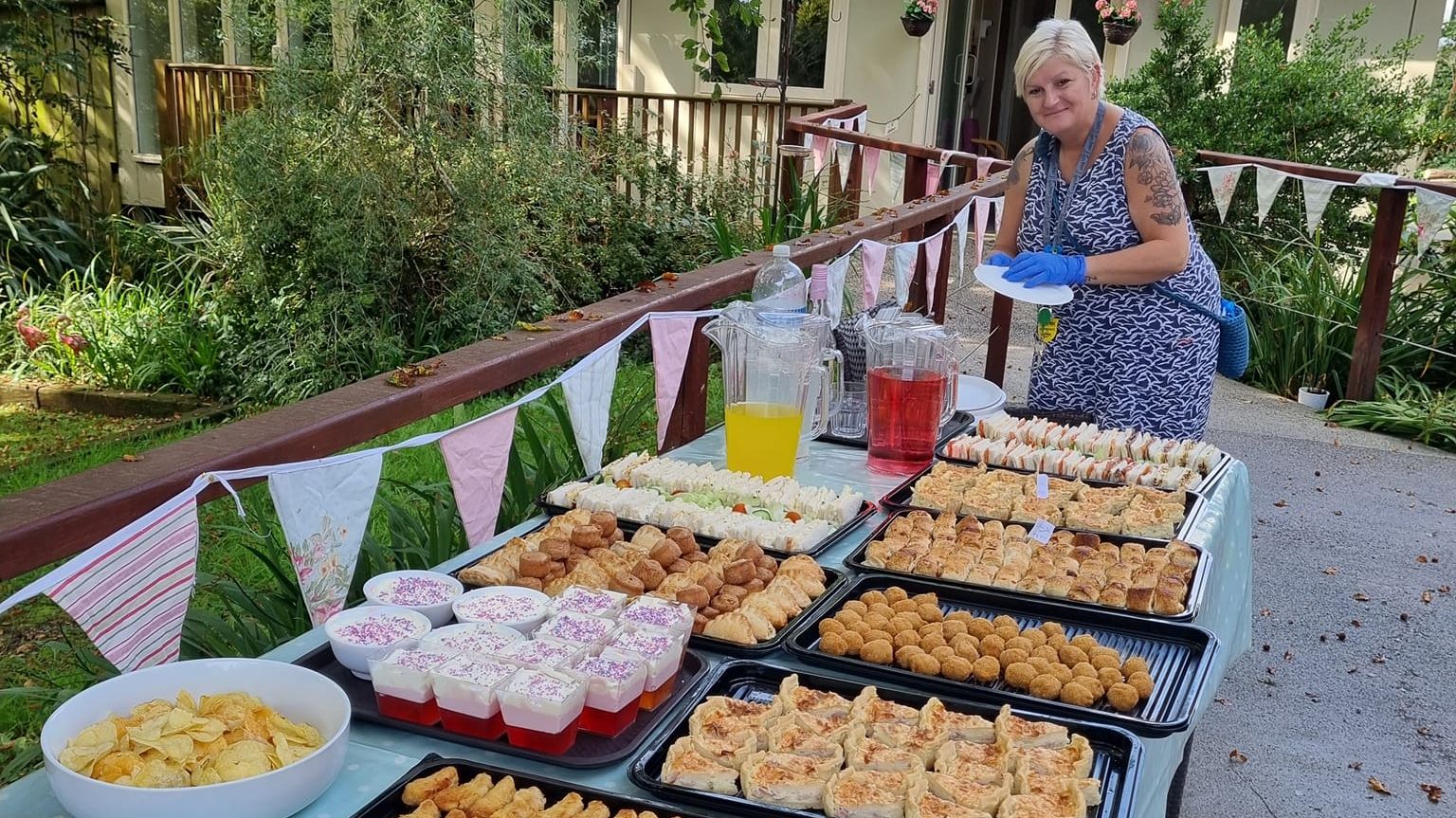 Lady working at Picnic