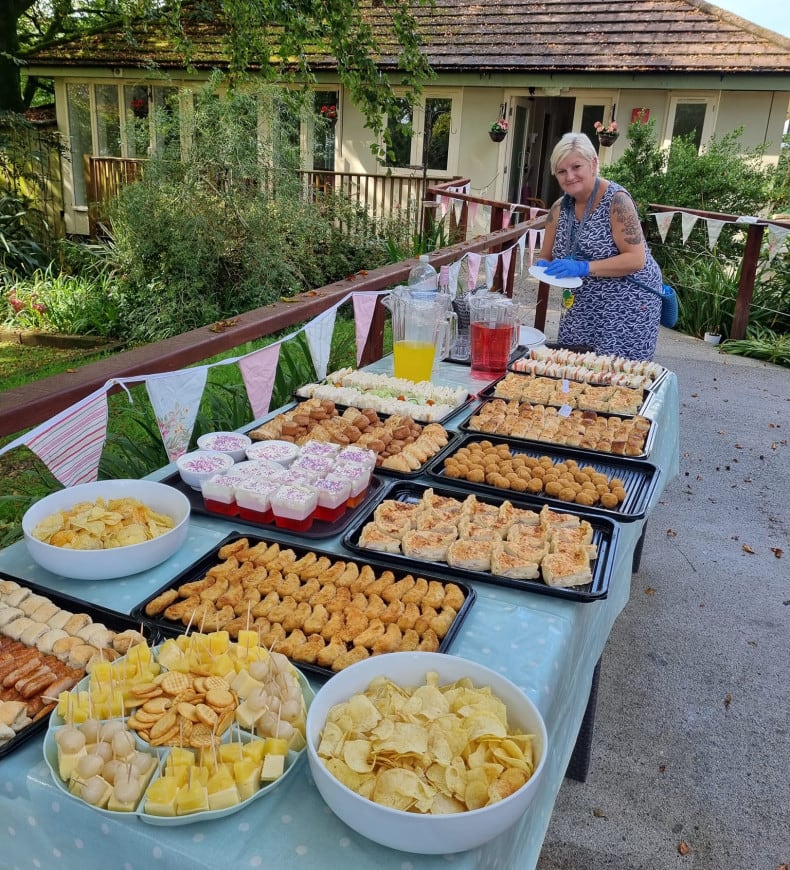 Lady working at Picnic