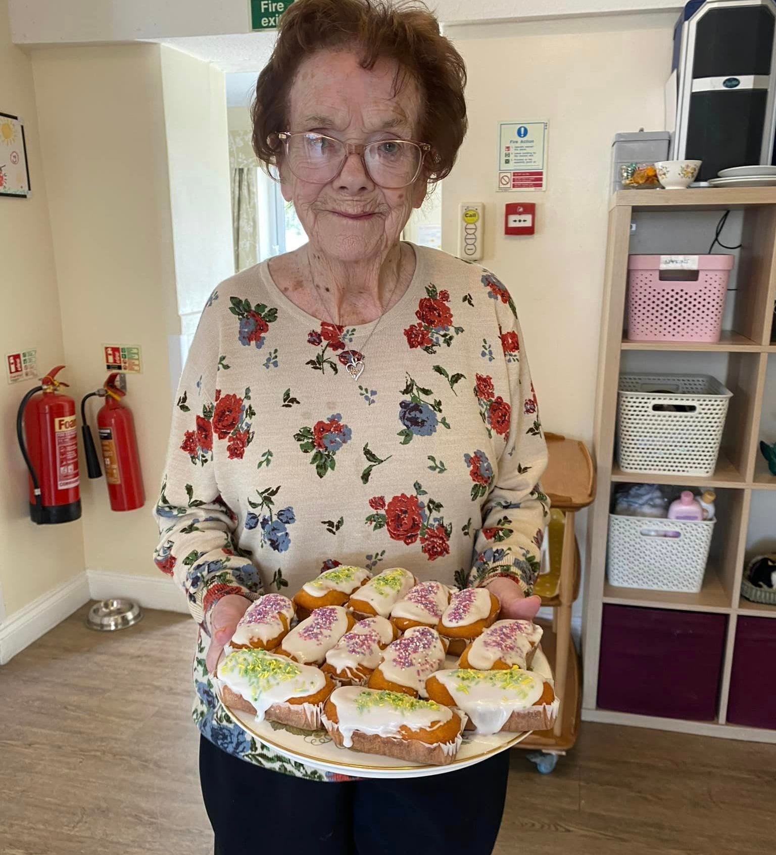 Lady with cakes
