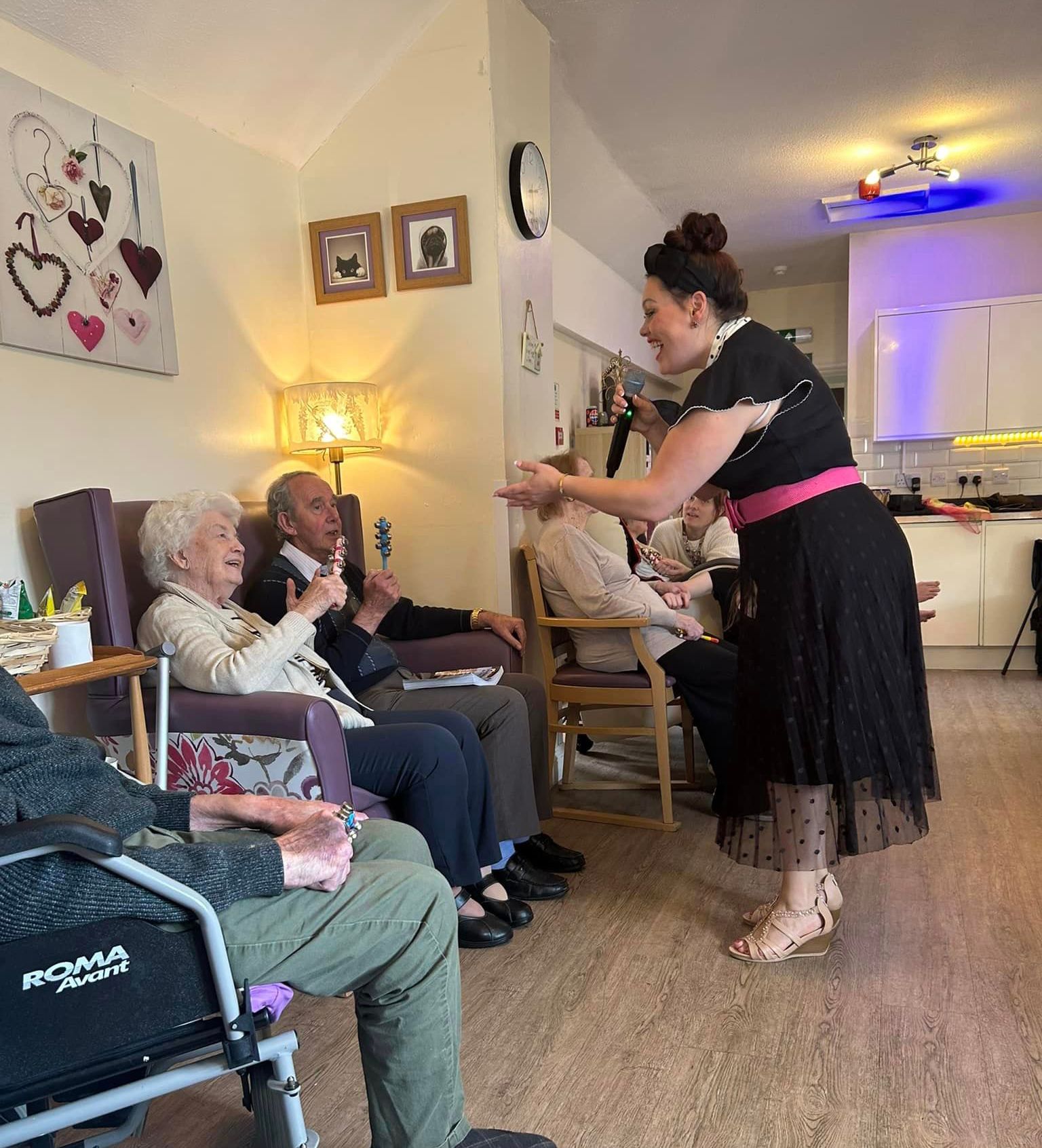 A live singer visiting the home